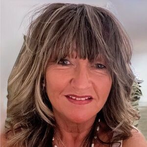 Meet your Posher, Iona